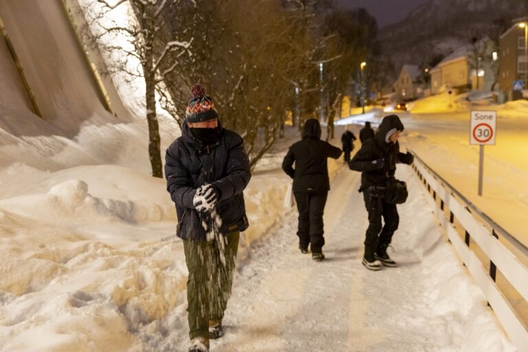 164570819720-02-29 53 Tromso - Tromsdalen